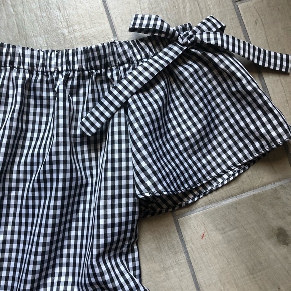 NWOT! Moa moa gingham off the shoulder bow detail top. Size L - Picture 2 of 4